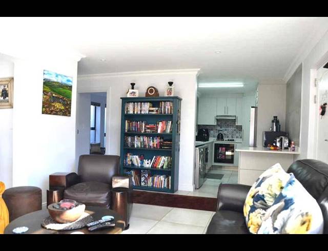 2 BEDROOM APARTMENT FOR SALE IN ISLAND VIEW